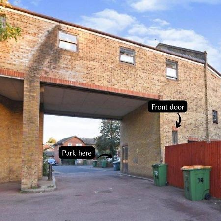 2 Bed Functional House Close To Manor Park Train Station London Eksteriør billede