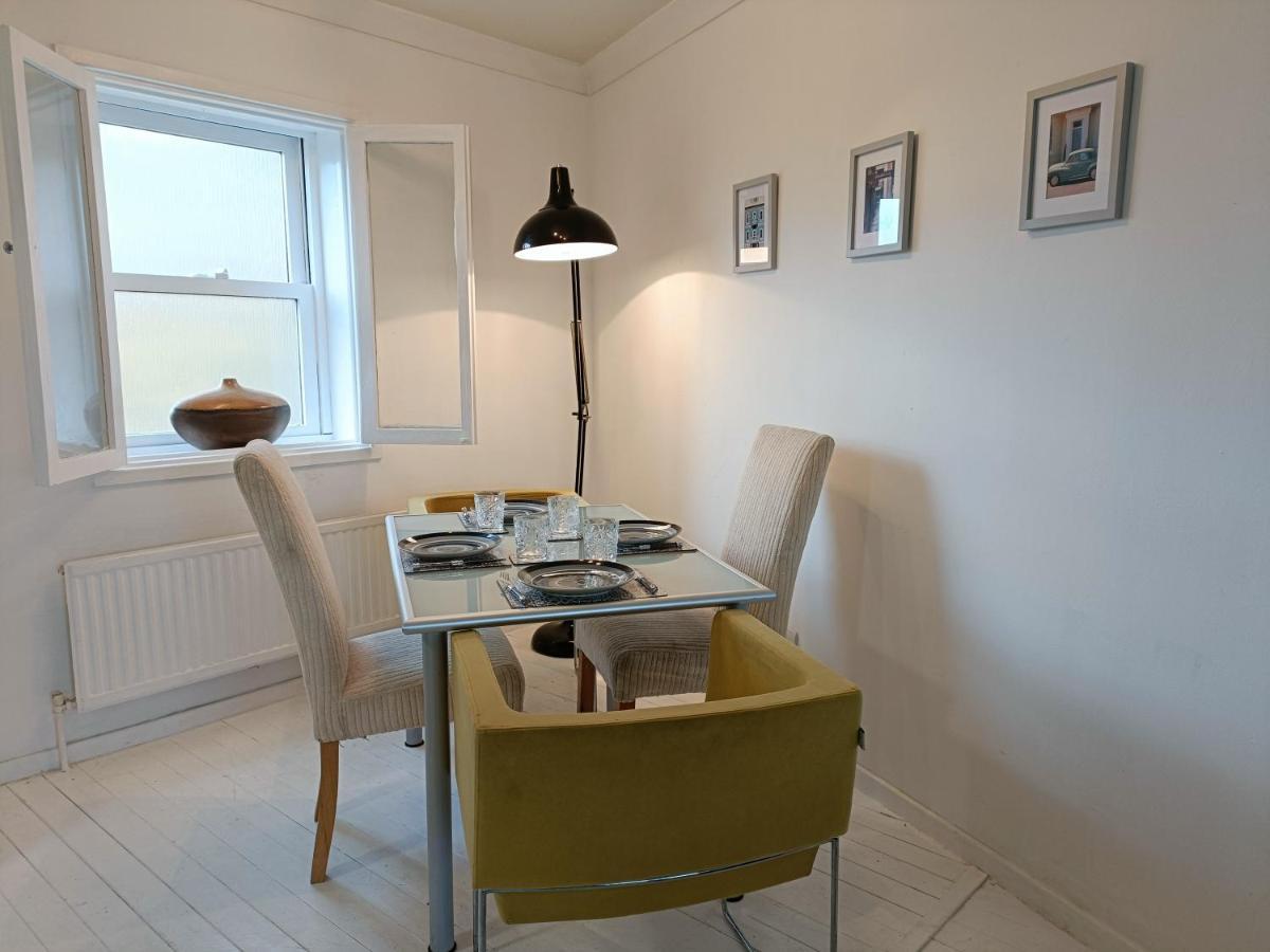 2 Bed Functional House Close To Manor Park Train Station London Eksteriør billede