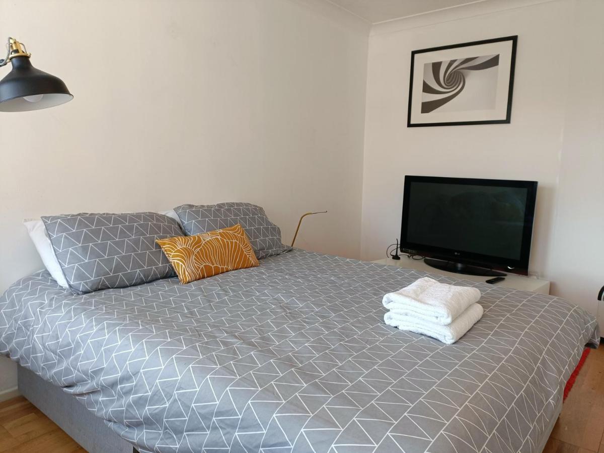 2 Bed Functional House Close To Manor Park Train Station London Eksteriør billede