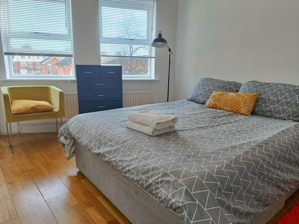 2 Bed Functional House Close To Manor Park Train Station London Eksteriør billede
