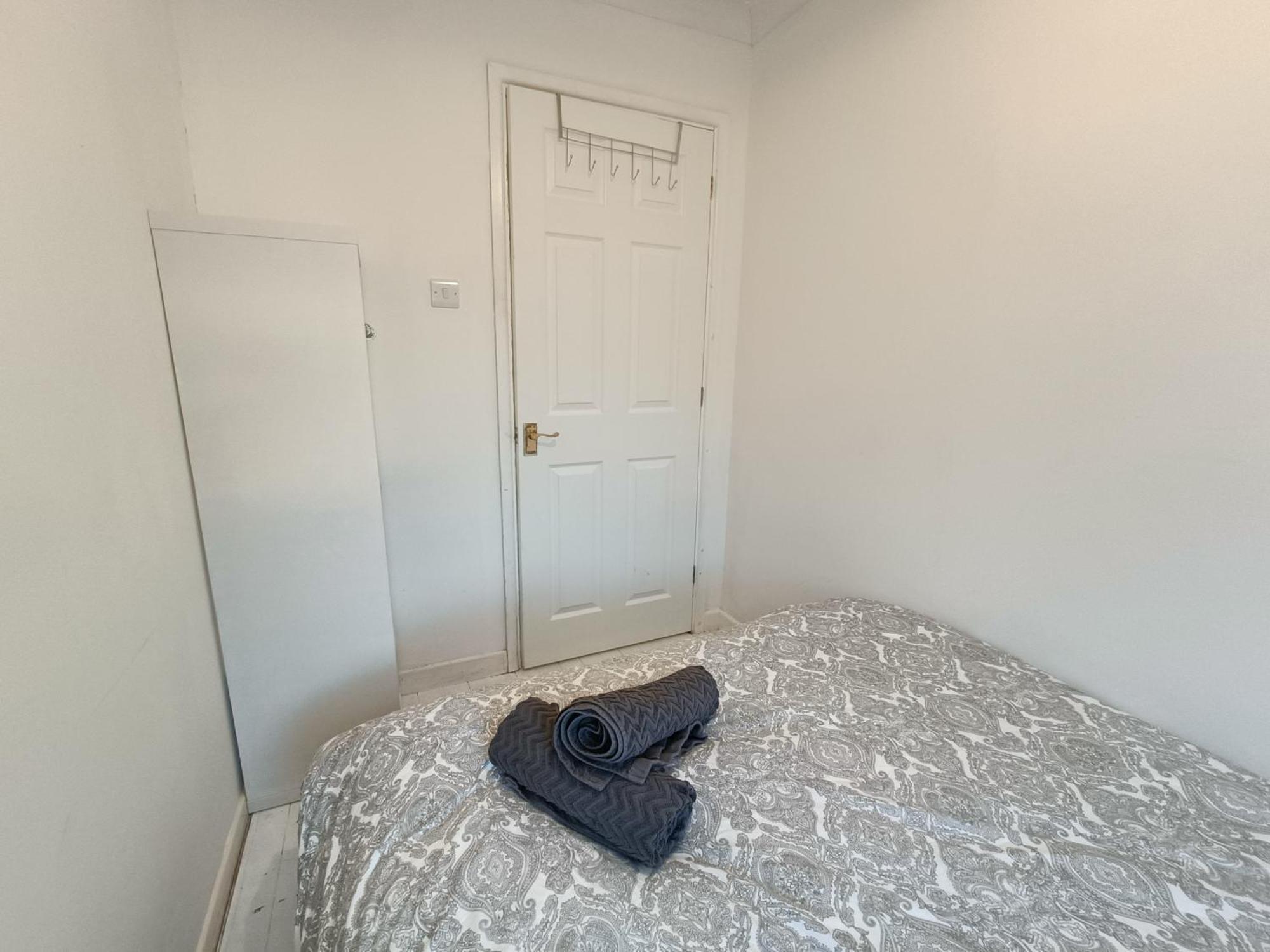 2 Bed Functional House Close To Manor Park Train Station London Eksteriør billede